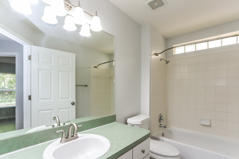 1,740/Mo, 6649 Summer Cove Dr Riverview, FL 33578 Main Bathroom View