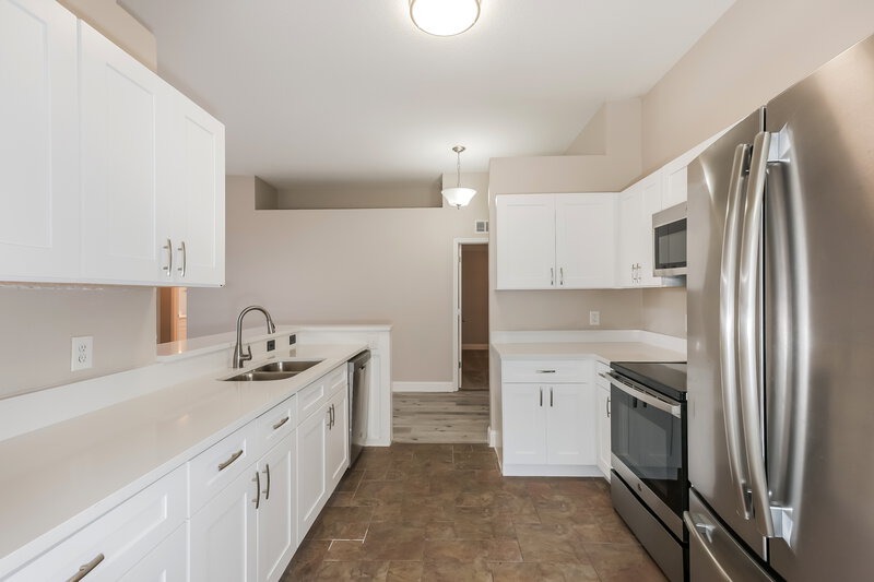 2,175/Mo, 12942 Early Run Ln Riverview, FL 33578 Kitchen View 2