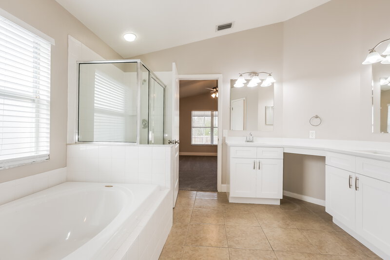 2,175/Mo, 12942 Early Run Ln Riverview, FL 33578 Main Bathroom View