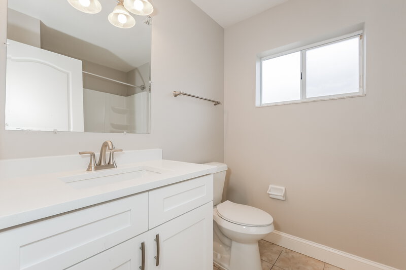 2,175/Mo, 12942 Early Run Ln Riverview, FL 33578 Bathroom View