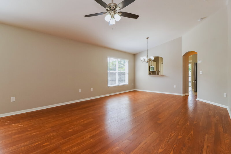 2,225/Mo, 409 Pine Pointe Ct Seffner, FL 33584 Living Room View