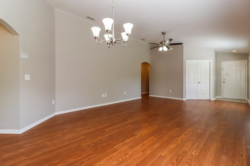 2,225/Mo, 409 Pine Pointe Ct Seffner, FL 33584 Dining Room View 2