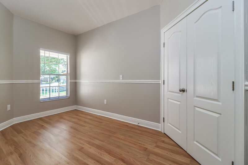 2,225/Mo, 409 Pine Pointe Ct Seffner, FL 33584 Office View