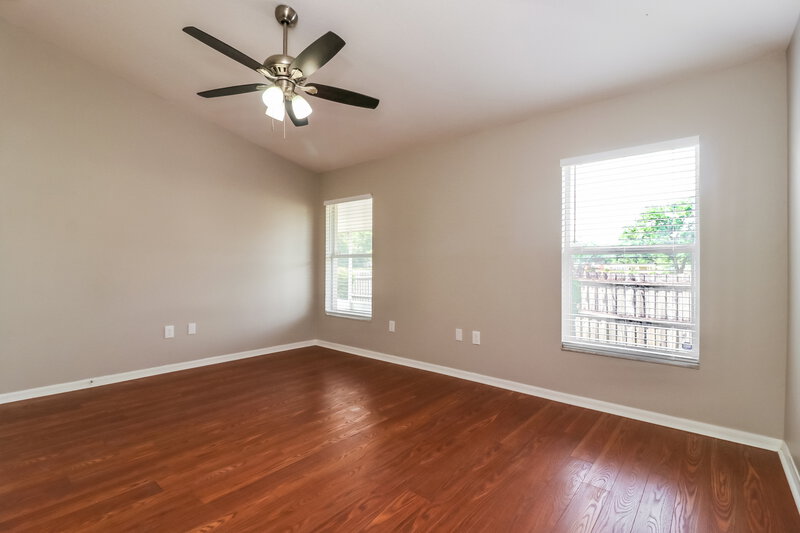 2,225/Mo, 409 Pine Pointe Ct Seffner, FL 33584 Main Bedroom View 2