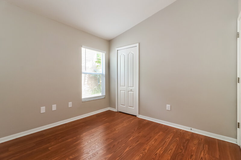 2,225/Mo, 409 Pine Pointe Ct Seffner, FL 33584 Bedroom View 3