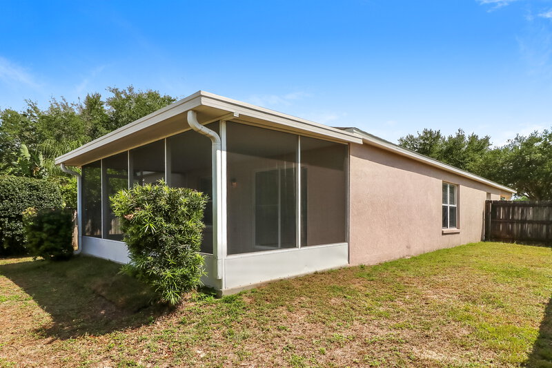 2,225/Mo, 409 Pine Pointe Ct Seffner, FL 33584 Rear View