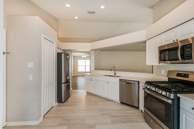2,600/Mo, 29611 Birds Eye Dr Wesley Chapel, FL 33543 Kitchen View