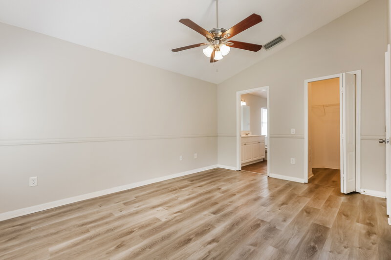 2,600/Mo, 29611 Birds Eye Dr Wesley Chapel, FL 33543 Main Bedroom View 2