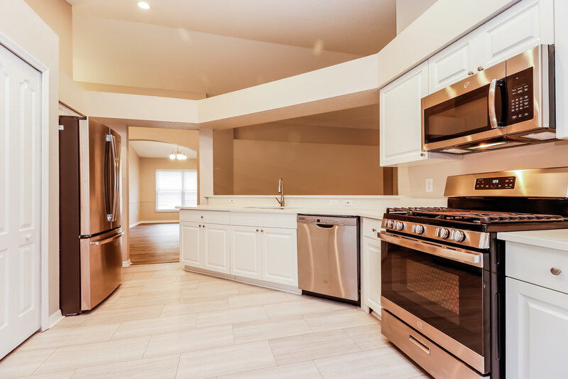 2,550/Mo, 29611 Birds Eye Dr Wesley Chapel, FL 33543 Kitchen View 2