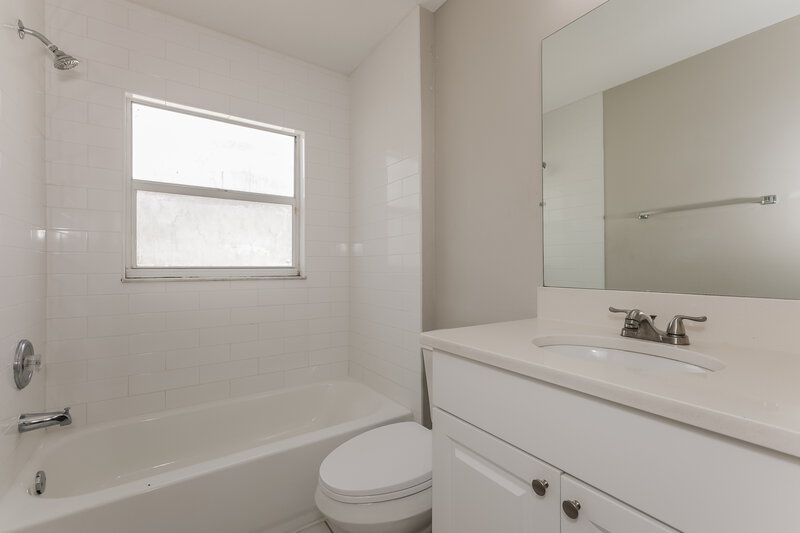 2,600/Mo, 29611 Birds Eye Dr Wesley Chapel, FL 33543 Bathroom View