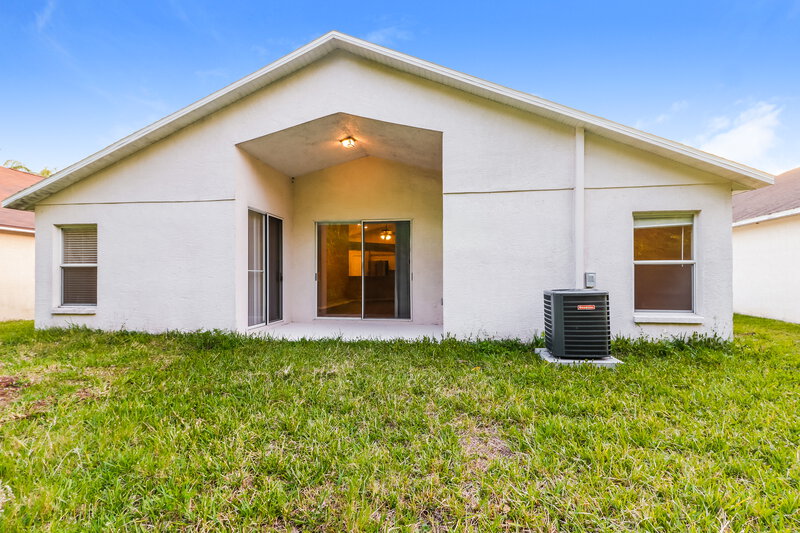 2,550/Mo, 29611 Birds Eye Dr Wesley Chapel, FL 33543 Rear View