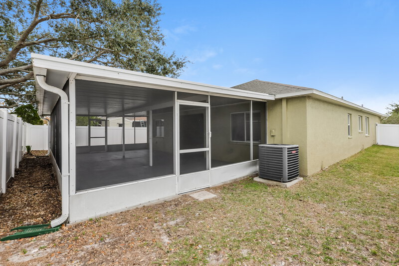 2,220/Mo, 1209 Alpine Lake Dr Brandon, FL 33511 Rear View
