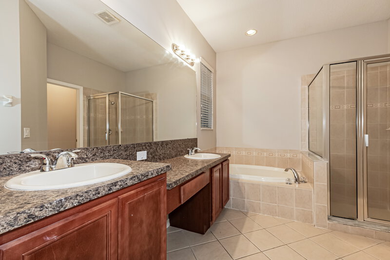 2,505/Mo, 427 Dunaway Dr Valrico, FL 33594 Main Bathroom View