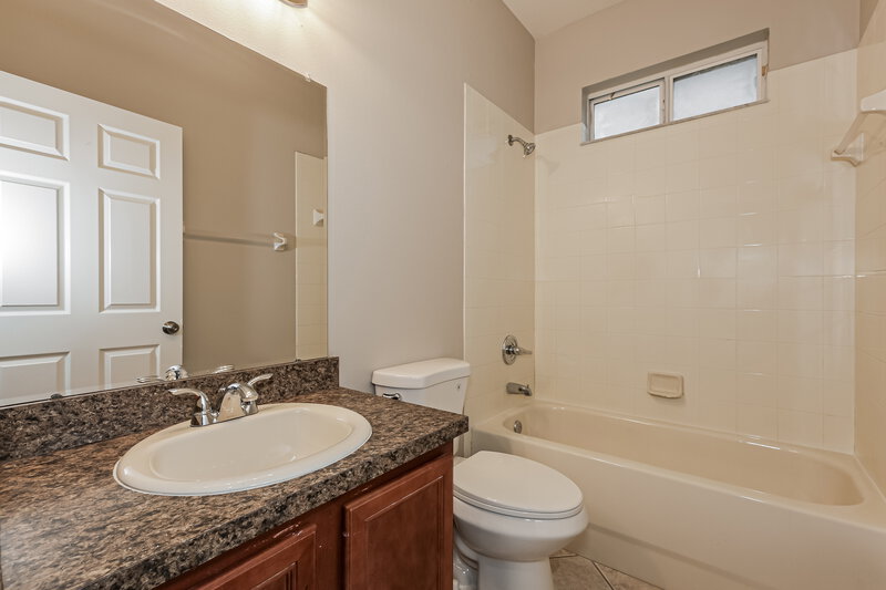 2,505/Mo, 427 Dunaway Dr Valrico, FL 33594 Bathroom View