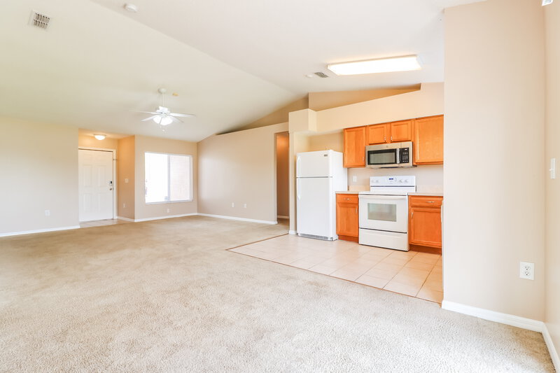 2,125/Mo, 6126 School House Ct Zephyrhills, FL 33545 Living Room View