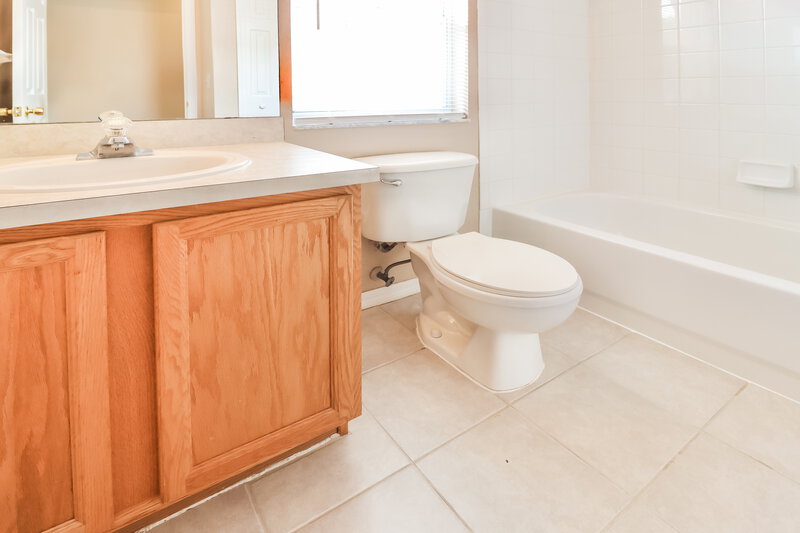 2,125/Mo, 6126 School House Ct Zephyrhills, FL 33545 Bathroom View