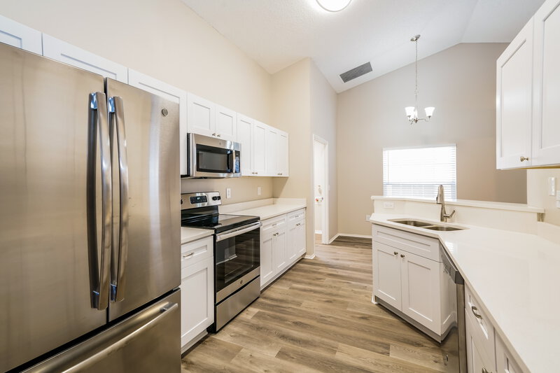 4,310/Mo, 1434 Lakehurst Way Brandon, FL 33511 Kitchen View