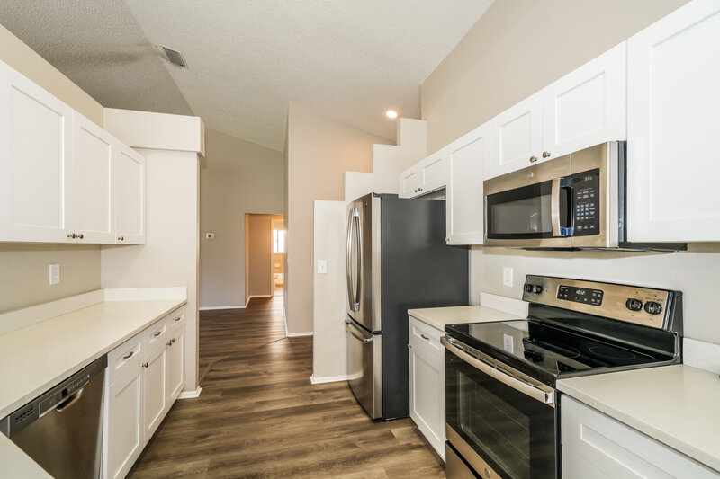 2,555/Mo, 1434 Lakehurst Way Brandon, FL 33511 Kitchen View