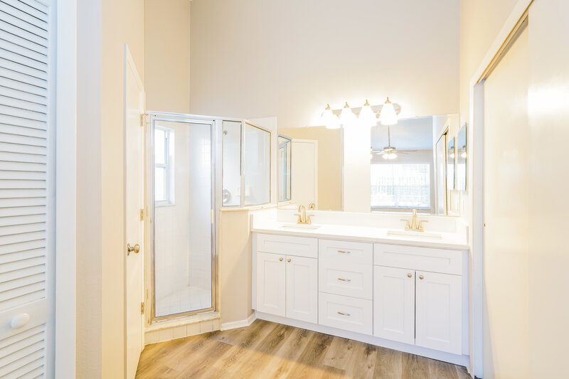 4,310/Mo, 1434 Lakehurst Way Brandon, FL 33511 Main Bathroom View