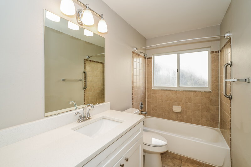 2,555/Mo, 1434 Lakehurst Way Brandon, FL 33511 Bathroom View
