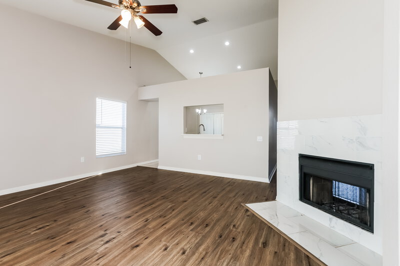 2,315/Mo, 29505 Morningmist Dr Zephyrhills, FL 33543 Living Room View 2
