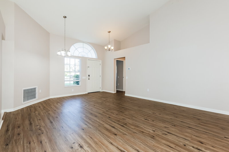 2,315/Mo, 29505 Morningmist Dr Zephyrhills, FL 33543 Living Room View 3