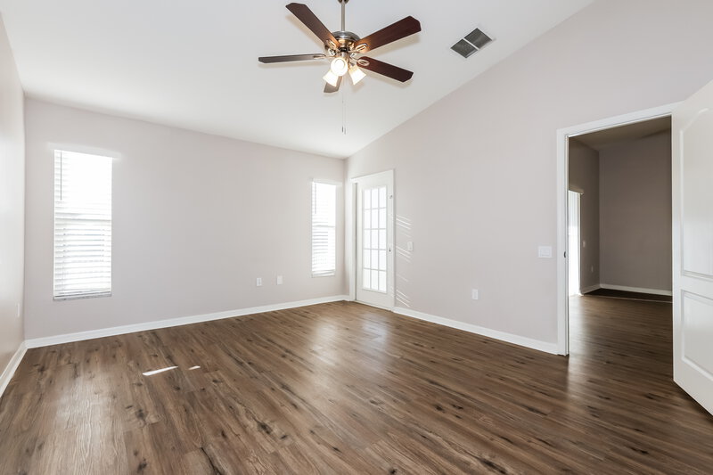 2,315/Mo, 29505 Morningmist Dr Zephyrhills, FL 33543 Main Bedroom View