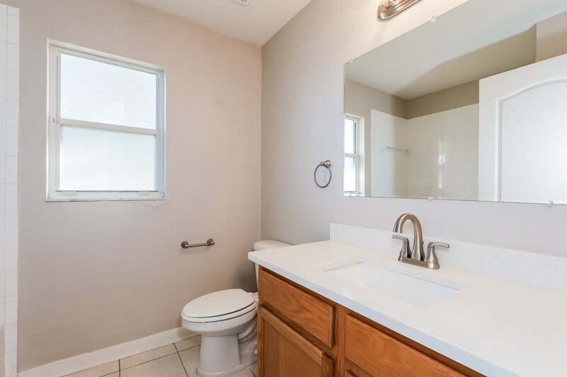 2,315/Mo, 29505 Morningmist Dr Zephyrhills, FL 33543 Bathroom View