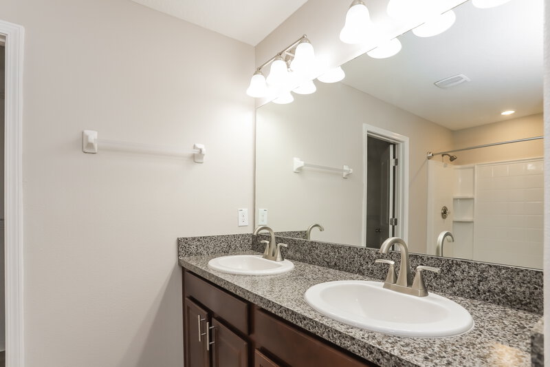 3,680/Mo, 15420 Dark Star Ln Sun City Center, FL 33573 Main Bathroom View