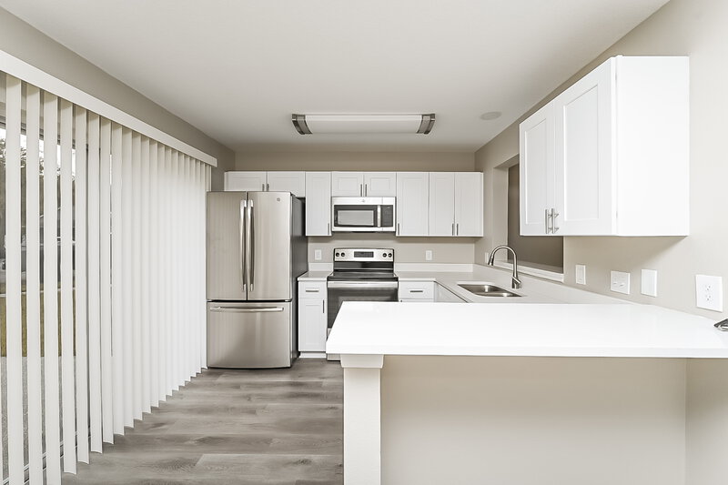 2,255/Mo, 6204 Kiteridge Dr Lithia, FL 33547 Kitchen View 2