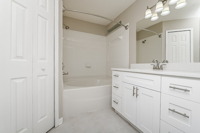 2,255/Mo, 6204 Kiteridge Dr Lithia, FL 33547 Main Bathroom View