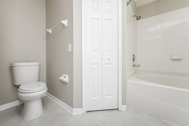 2,255/Mo, 6204 Kiteridge Dr Lithia, FL 33547 Bathroom View 2