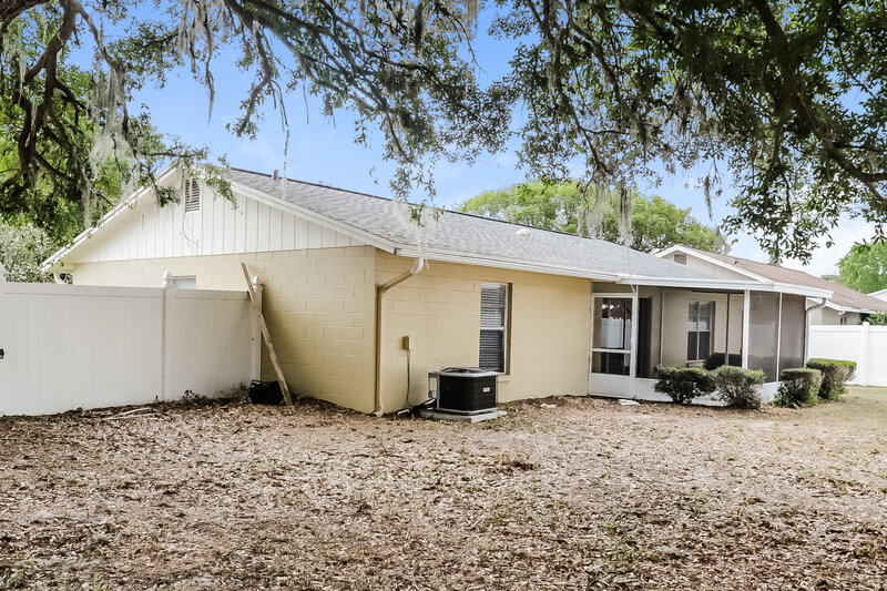 2,215/Mo, 3043 Annadale Cir Brandon, FL 33511 Rear View