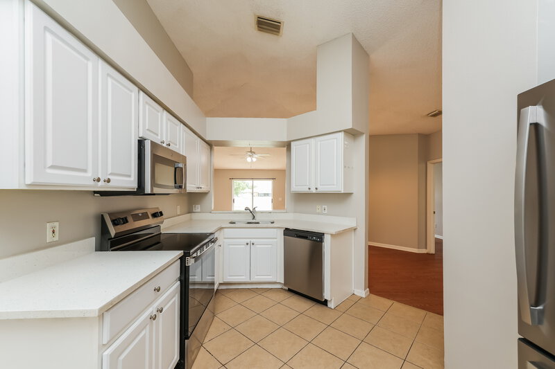 1,960/Mo, 13331 Prestwick Dr Riverview, FL 33579 Kitchen View