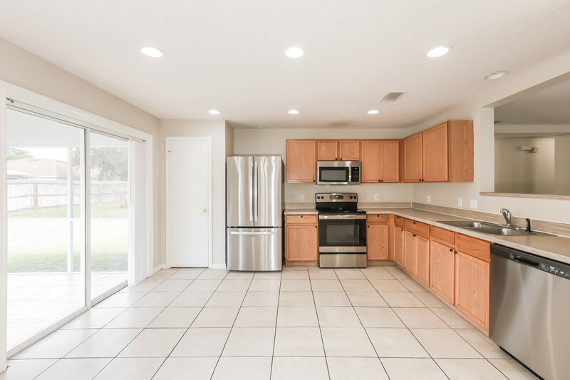 2,250/Mo, 2292 Blackwood Dr Mulberry, FL 33860 Kitchen View