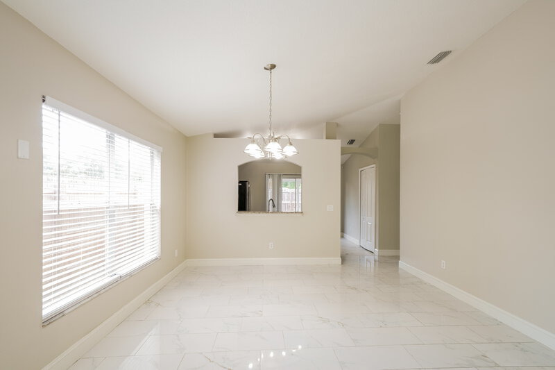 2,040/Mo, 1005 Harvest Moon Dr Seffner, FL 33584 Dining Room View
