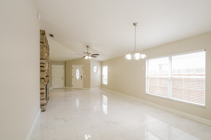 2,040/Mo, 1005 Harvest Moon Dr Seffner, FL 33584 Dining Room View 2