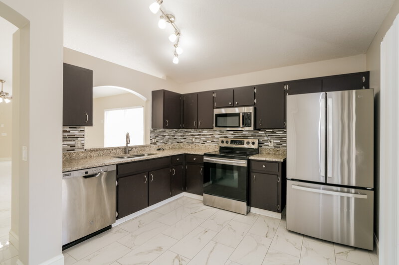 2,040/Mo, 1005 Harvest Moon Dr Seffner, FL 33584 Kitchen View 3