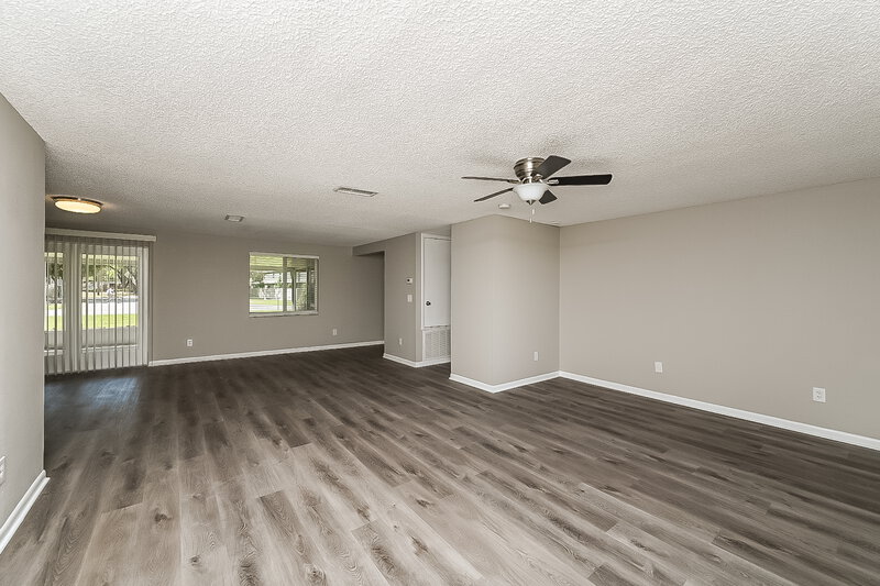 3,560/Mo, 643 Pine Forest Dr Brandon, FL 33511 Living Room View 2