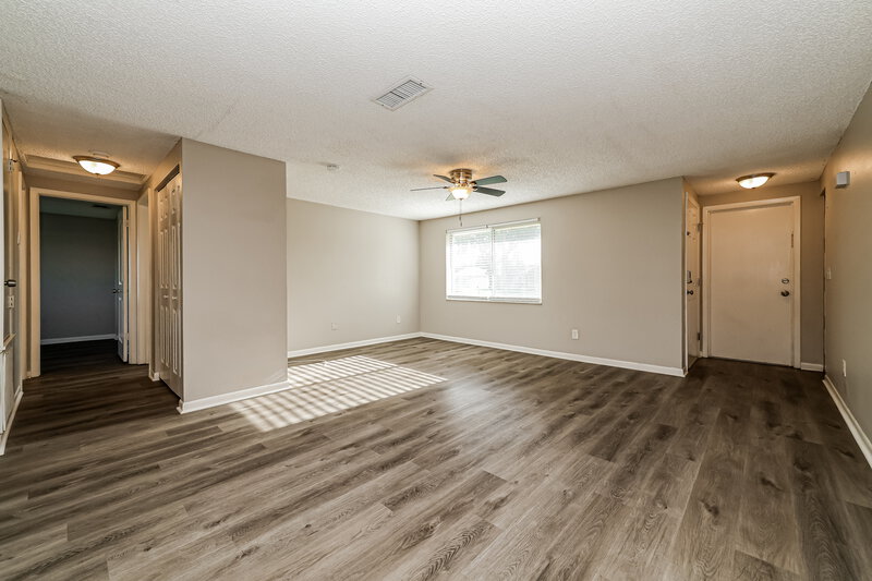 2,065/Mo, 643 Pine Forest Dr Brandon, FL 33511 Living Room View 2
