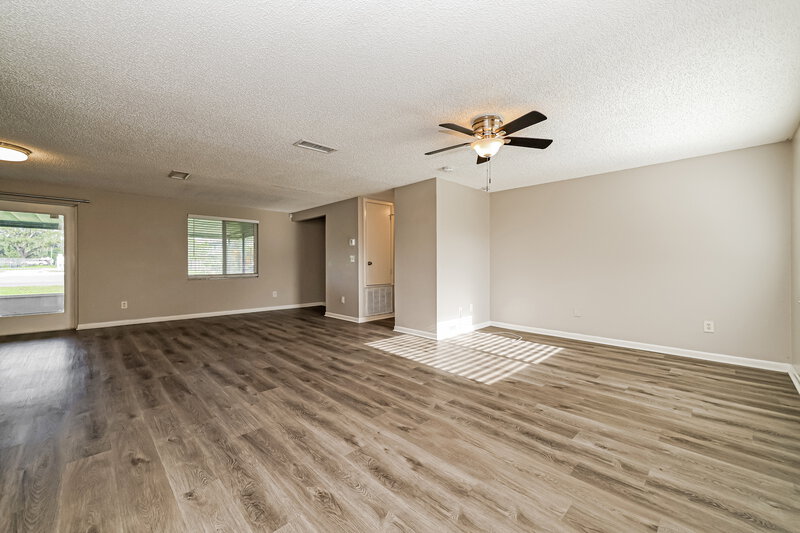 2,065/Mo, 643 Pine Forest Dr Brandon, FL 33511 Living Room View 3