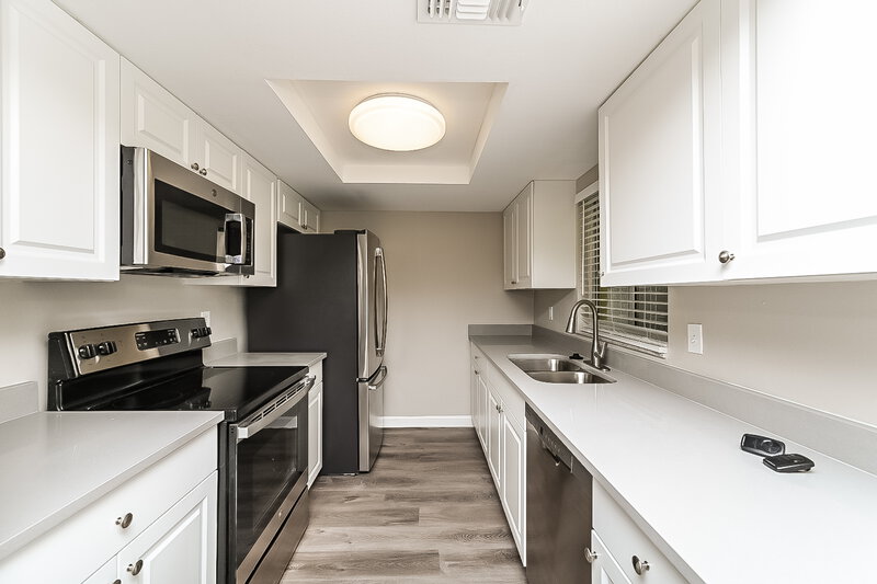 3,560/Mo, 643 Pine Forest Dr Brandon, FL 33511 Kitchen View