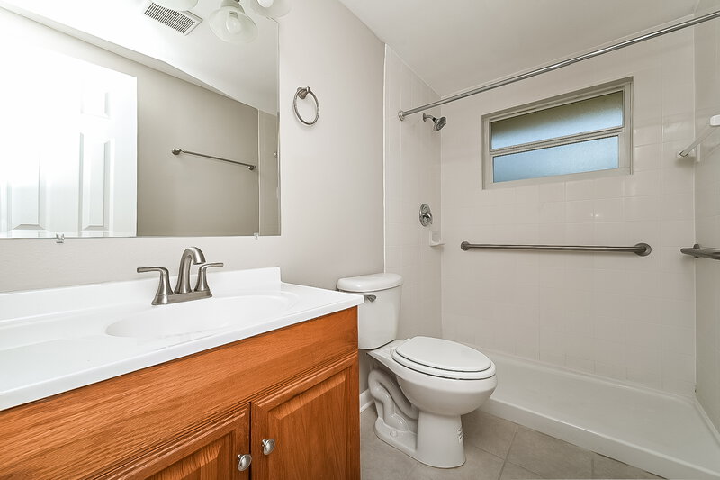 3,560/Mo, 643 Pine Forest Dr Brandon, FL 33511 Bathroom View
