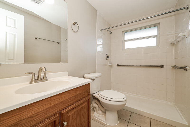 2,065/Mo, 643 Pine Forest Dr Brandon, FL 33511 Bathroom View
