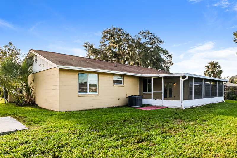 2,065/Mo, 643 Pine Forest Dr Brandon, FL 33511 Rear View