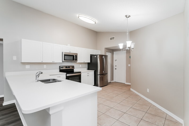 2,425/Mo, 1352 Foxboro Dr Brandon, FL 33511 Kitchen View