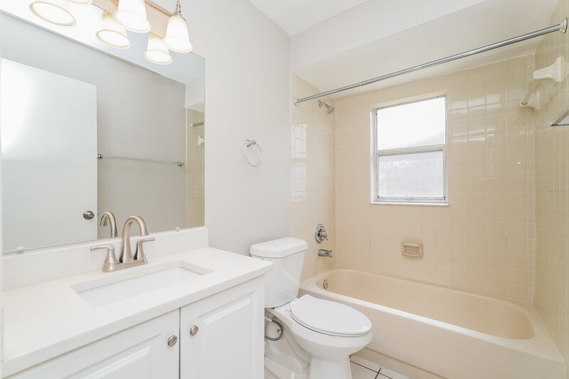 2,425/Mo, 1352 Foxboro Dr Brandon, FL 33511 Bathroom View