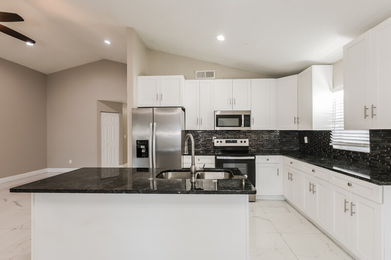 2,490/Mo, 1735 Tarah Trace Dr Brandon, FL 33510 Kitchen View