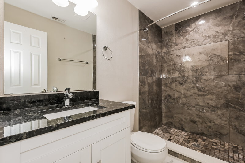 2,490/Mo, 1735 Tarah Trace Dr Brandon, FL 33510 Main Bathroom View