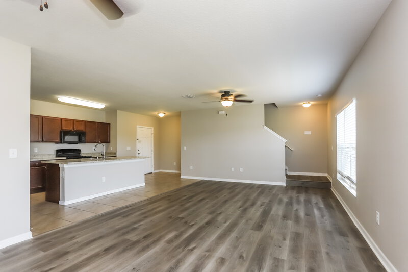 2,430/Mo, 11929 Grand Kempston Dr Gibsonton, FL 33534 Living Room View 2